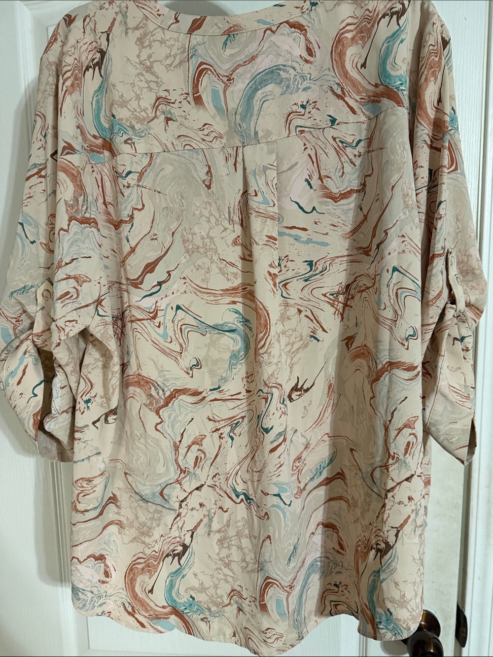torrid Harper Cream Marble-Print V-Neck Tunic with Teal & Rust Swirls - Picture 5 of 6